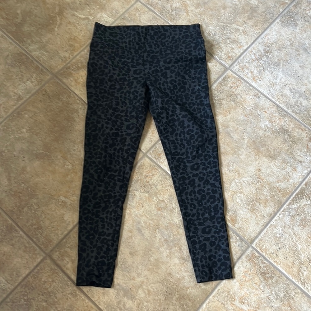 Ann Taylor Loft Animal Print Leggings. NWOT. Size M
